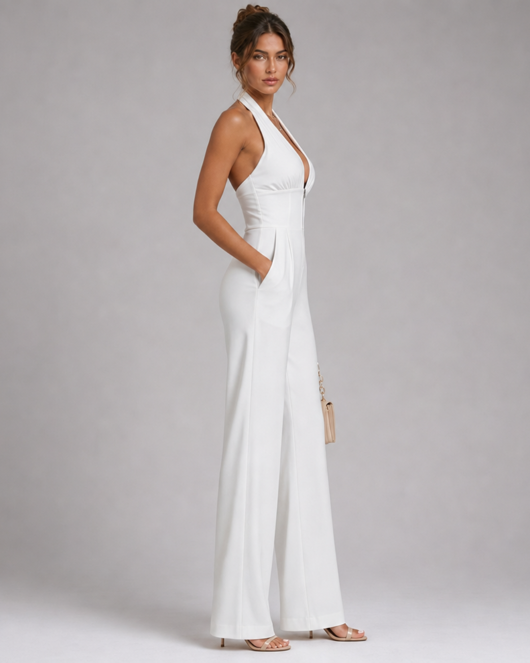 NYMERA | Mono con cuello halter y pernera ancha